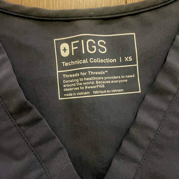 Figs Technical Collection Navy Scrub Top - Picture 2 of 2